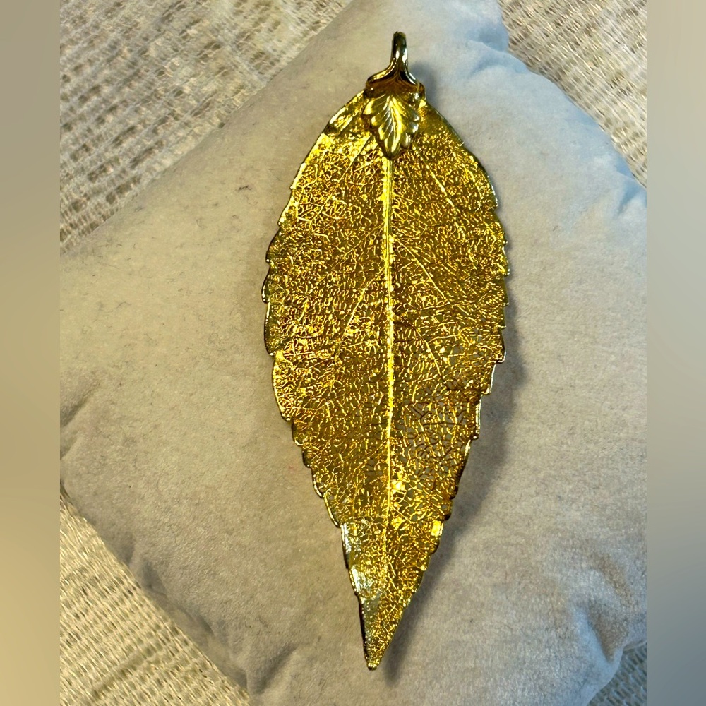 10k gold Leaf pendant